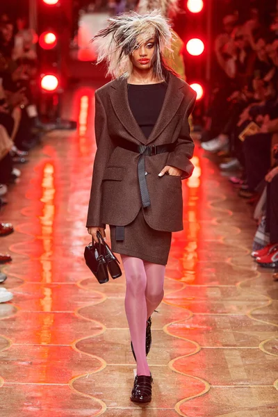Look 32